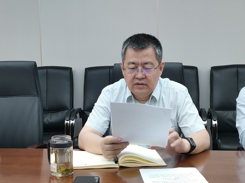 2.支部书记佘集凯同志主持会议并讲话.jpg