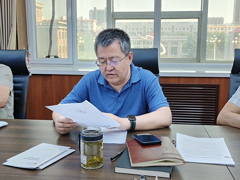 2.佘集凯主任主持活动.jpg